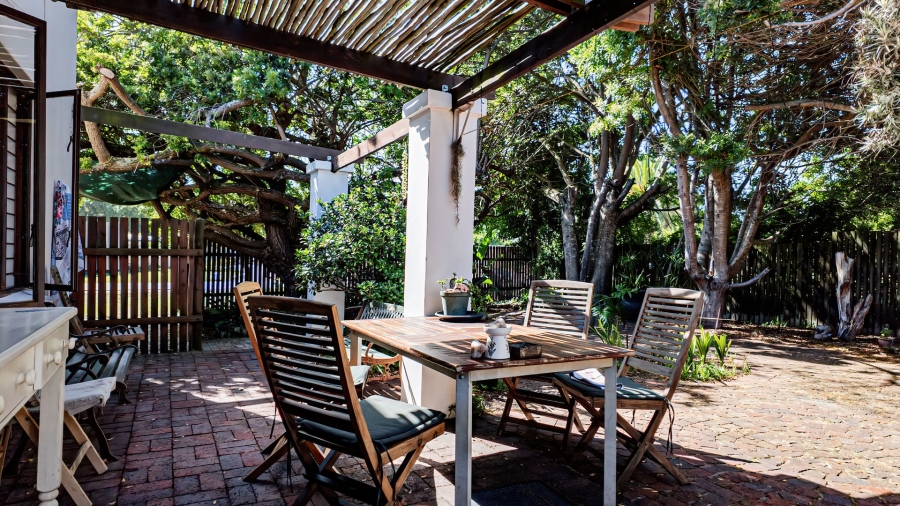 5 Bedroom Property for Sale in The Island Western Cape